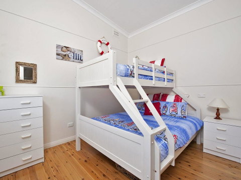 Fingal Beach Shack @ Fingal Bay - Accommodation Burleigh 2