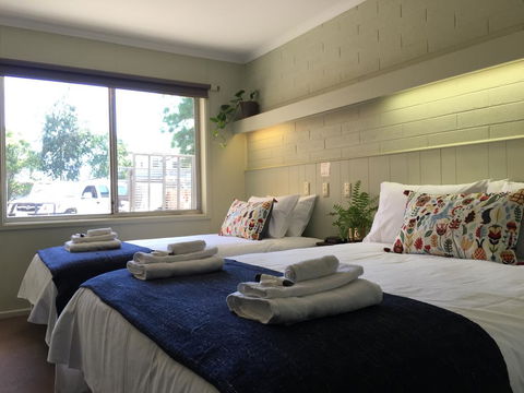 Finley Country Club Hotel Motel - Accommodation Burleigh 0