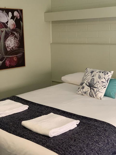 Finley Country Club Hotel Motel - Accommodation Burleigh 2