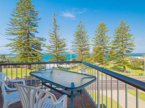 Flinders Lodge - Fantastic Views, Opposite Main Beach - Accommodation Burleigh 0