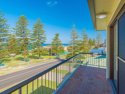 Flinders Lodge - Fantastic Views, Opposite Main Beach - Accommodation Burleigh 3