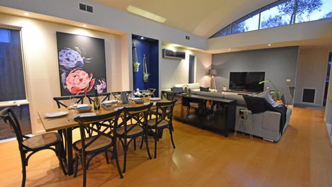 FLORENCE HOUSE Sundrenched Luxury With Pool & Deck - Accommodation Burleigh 3
