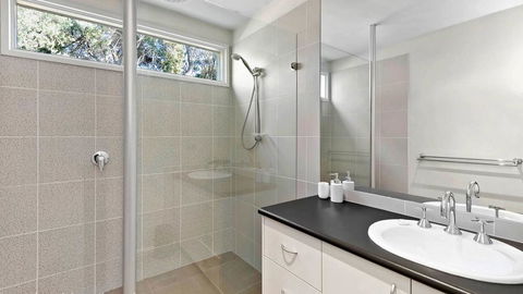 FLORENCE HOUSE Sundrenched Luxury With Pool & Deck - Accommodation Burleigh 1