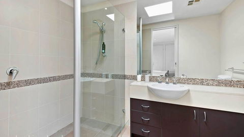 FLORENCE HOUSE Sundrenched Luxury With Pool & Deck - Accommodation Burleigh 2