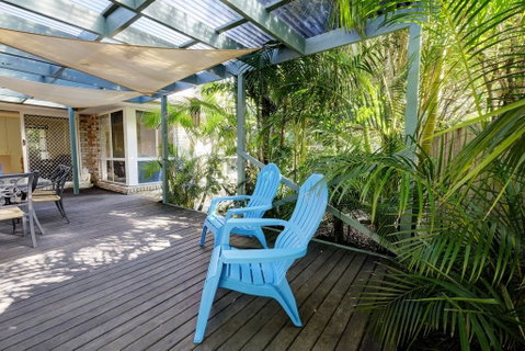 FRANGIPANI BEACH HOUSE - PET FRIENDLY 22 Belbourie Cres Boomerang Beach - Accommodation Burleigh 3