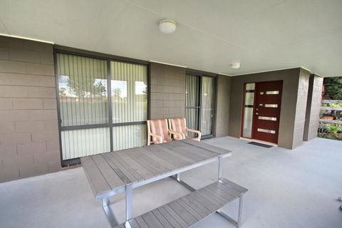 FRASERS COTTAGE- 23 Castle St Laurieton - Accommodation Burleigh 2