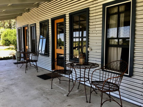 French Island Cottage - Accommodation Burleigh 2