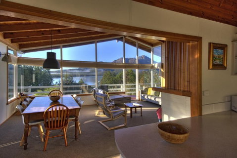 Freycinet Beachfront Retreat - Accommodation Burleigh 2