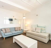 Funky 1 Bedroom Beach Pad by the Beach - Accommodation Burleigh