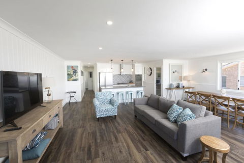 FYNE SHORES - Accommodation Burleigh 2