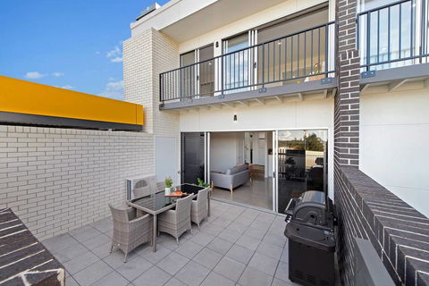G149 - Apt 1 - Accommodation Burleigh 2