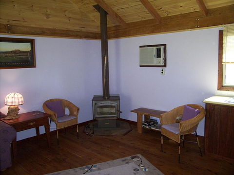 Gaddleen Grove Cottages - Accommodation Burleigh 2