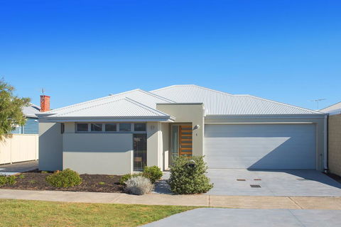 GALE HOUSE - Accommodation Burleigh 0