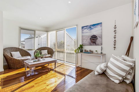 GDay Beach House - Accommodation Burleigh 1