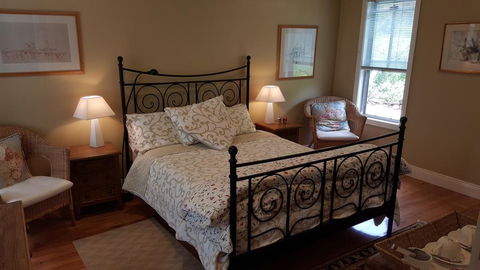 Glenburn House - Accommodation Burleigh 3