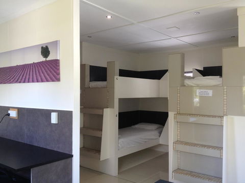 Globetrotters International - Accommodation Burleigh 1