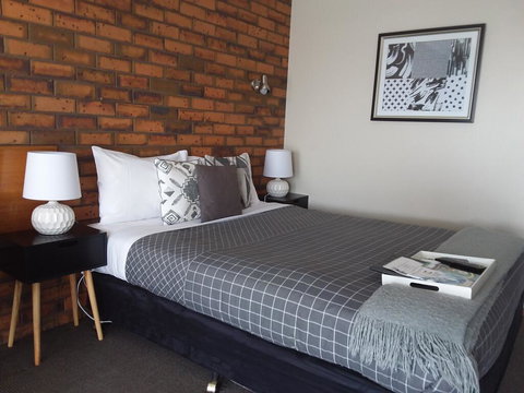 Golden Palms Motel - Accommodation Burleigh 2