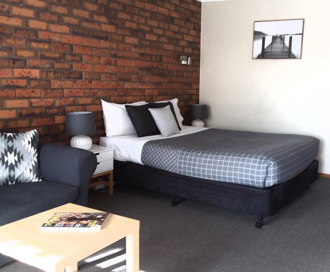 Golden Palms Motel - Accommodation Burleigh 1