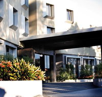 Golden Pebble Hotel - Accommodation Burleigh