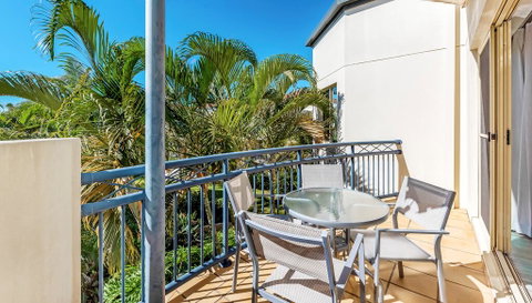 Golden Riviera Absolute Beachfront Resort - Accommodation Burleigh 2