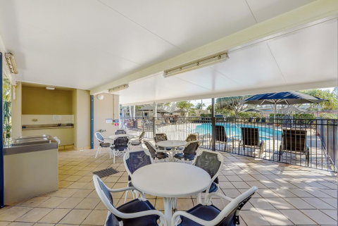 Golden Riviera Absolute Beachfront Resort - Accommodation Burleigh 1
