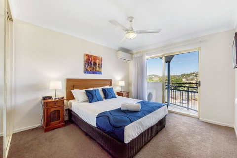 Golden Riviera Absolute Beachfront Resort - Accommodation Burleigh 3