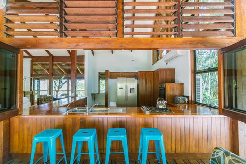 Golden Sunbird - Accommodation Burleigh 0