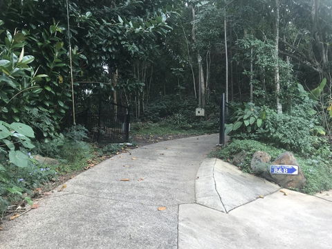 Golden Sunbird - Accommodation Burleigh 1