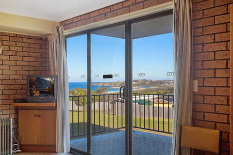 Grandview Apartment - Ocean Views - Accommodation Burleigh 1