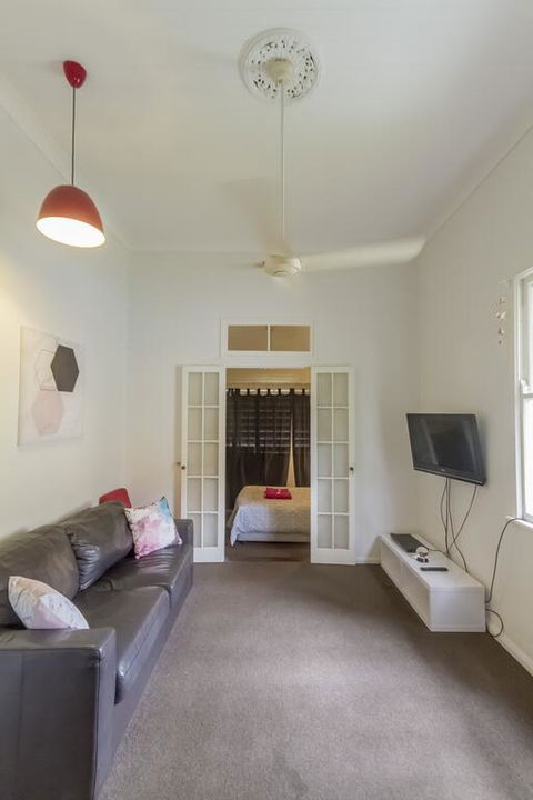 Grimshaw House - Accommodation Burleigh 1