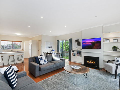 GUILDFORD COTTAGE - Accommodation Burleigh 2