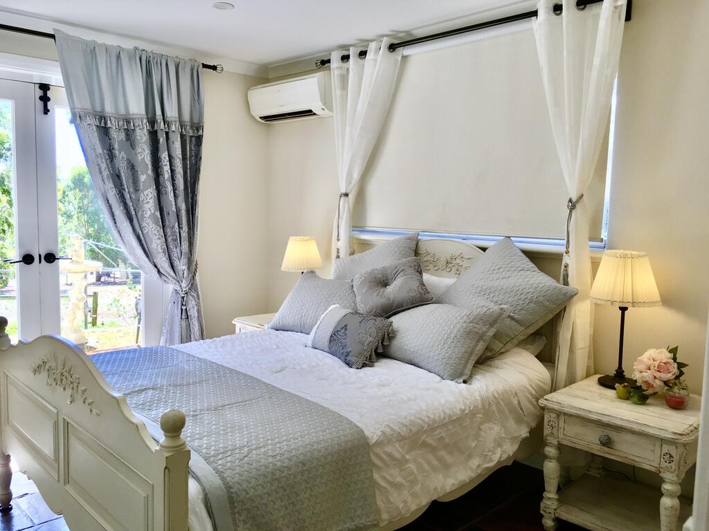 Hovea WA Accommodation Burleigh