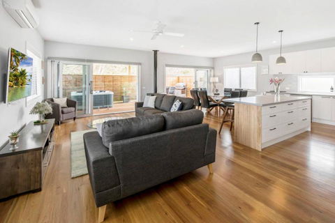 HALE KUPA Rye Beach House Spa Table Tennis - Accommodation Burleigh 0