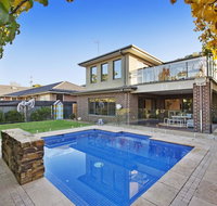 Hampton Haven with Pool for families and a max of 8 adults. - Accommodation Burleigh