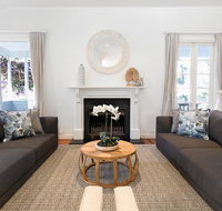 Hamptons Style Family Home 5 Minutes From Beach - Accommodation Burleigh