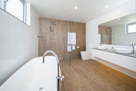 Harbour Cove - Accommodation Burleigh 2