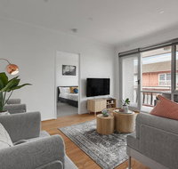 Heart of Ormond Apartment by Ready Set Host - Accommodation Burleigh