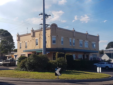 Helensburgh Hotel - Accommodation Burleigh 0