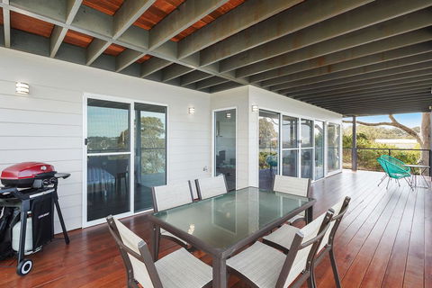 Hillcrest Views Of Wagonga - Accommodation Burleigh 3