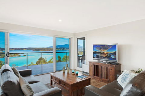 Hillcrest Views Of Wagonga - Accommodation Burleigh 0