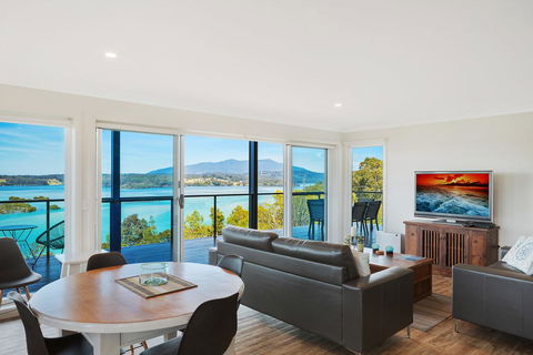 Hillcrest Views Of Wagonga - Accommodation Burleigh 1
