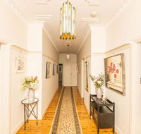 Hillside Cottage  Comfy Spacious Walk to CBD  Stannies - Accommodation Burleigh