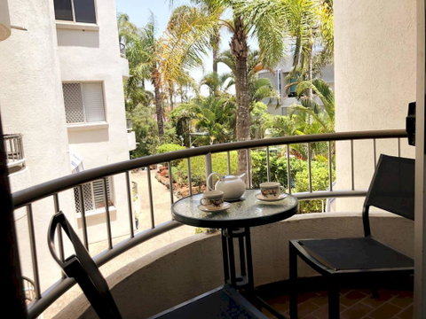 Holiday Unit By The Beach With Pool - Accommodation Burleigh 1