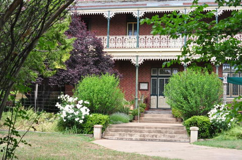 Holmhurst Guest House - Accommodation Burleigh 2