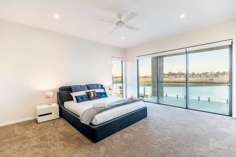 HomePlus - Luxury Living In Sanctuary Cove - Accommodation Burleigh 0