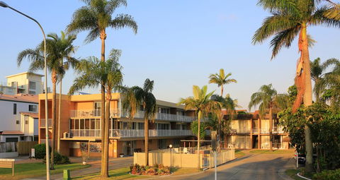 Jadran Motel & El Jays Holiday Lodge - Accommodation Burleigh 0