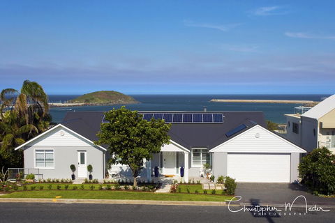 Jetty Splendour Guest Bedroom With Bathroom En-suite B'nB - Accommodation Burleigh 1