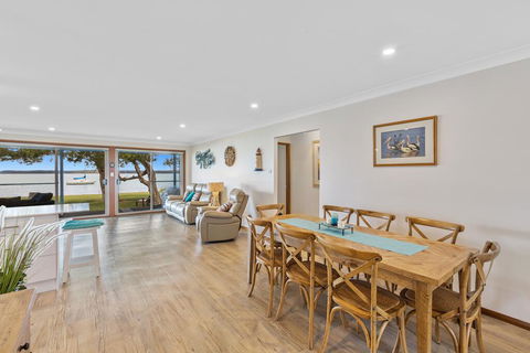 Kalimna Lakeside Living - Accommodation Burleigh 0