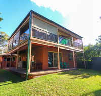Kingfisher LakeHouse - Accommodation Burleigh