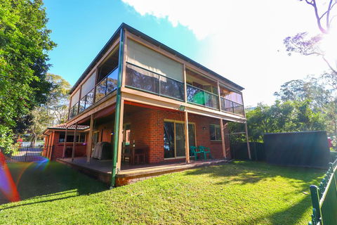 Kingfisher LakeHouse - Accommodation Burleigh 0